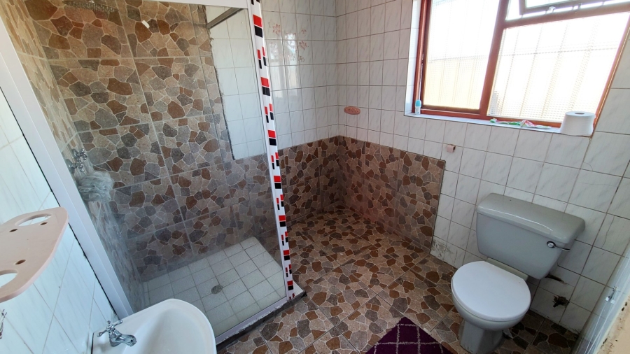 5 Bedroom Property for Sale in Kleinvlei Western Cape